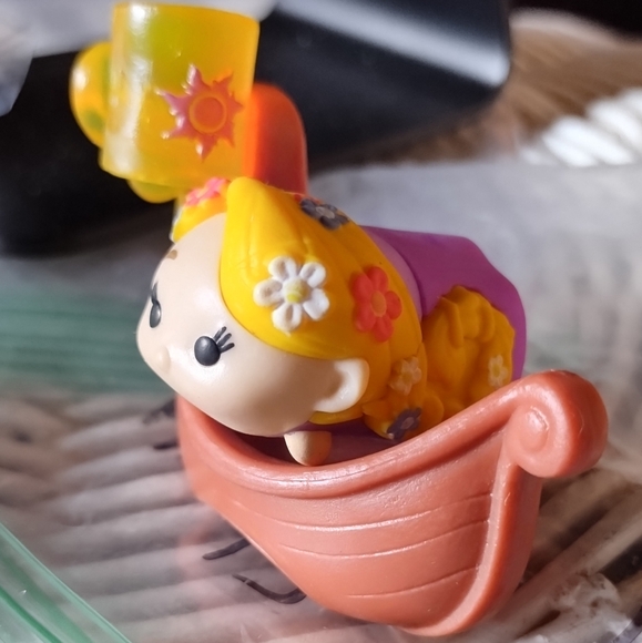Disney Tsum Tsum Series 4 Rapunzel - Picture 3 of 5